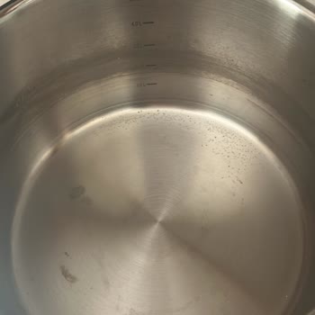 Korkmaz Tencerede İlk Kullanımdan İtibaren Ciddi Kararma Sorunu