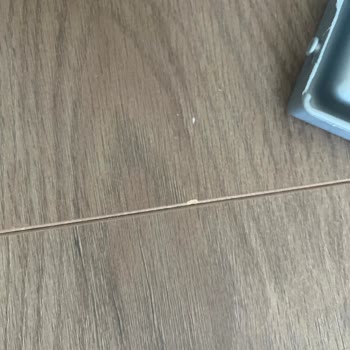 Montajda Kırık Çıkan Ve Kolayca Zarar Gören Laminat Parke Hayal Kırıklığı