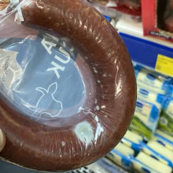 BİM Şubesi Raflarında Küflü Ve Tarihi Geçmiş Ürünler