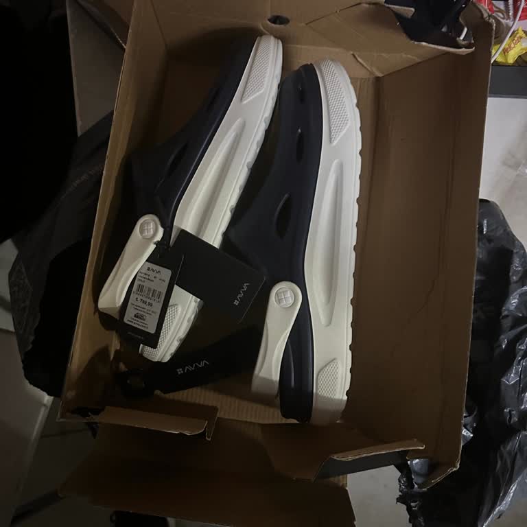 Ayakkabı Siparişi Yerine Terlik Gönderildi, İade Kabul Edilmiyor