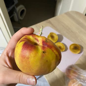 Tamamen Çürük Şeftali Gönderildi, Ücret İadesi Yapılmıyor