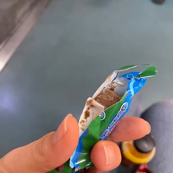 Aldığım Çikolatanın İçinden Kıl Çıktı Hijyen Konusunda Hayal Kırıklığı Yaşadım