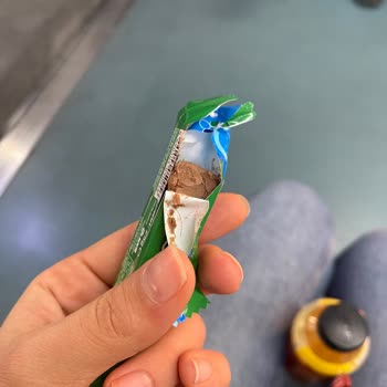 Aldığım Çikolatanın İçinden Kıl Çıktı Hijyen Konusunda Hayal Kırıklığı Yaşadım