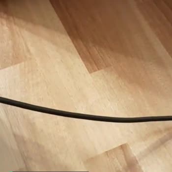 Dyson Kablolu Elektrik Süpürgesinin Kablosunun Geri Sarması