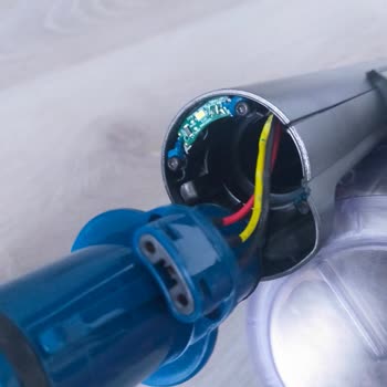Philips 8000 Serisi Süpürgenin Mavi Bağlantı Parçası Kısa Sürede Kırıldı