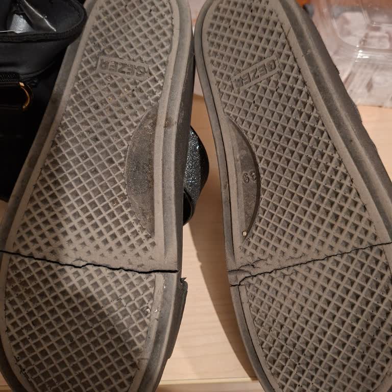 Kısa Sürede Kırılan Terlik İçin Değişim Talebi