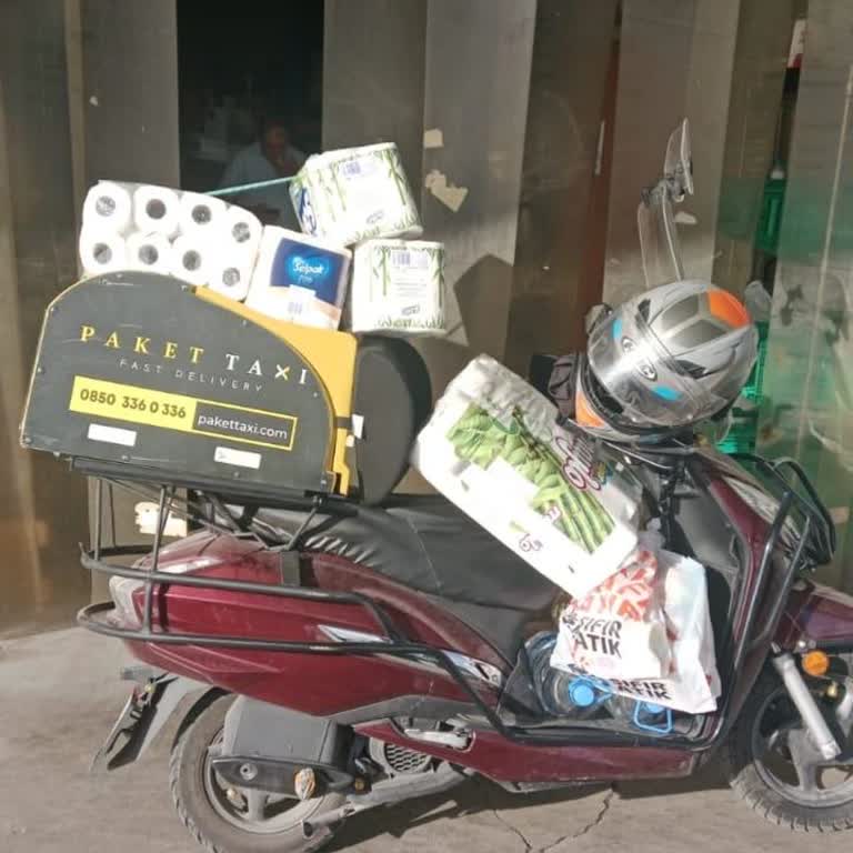 Ağır Siparişlerin Motosikletle Teslimi Çalışanları Ve Trafiği Tehlikeye Atıyor