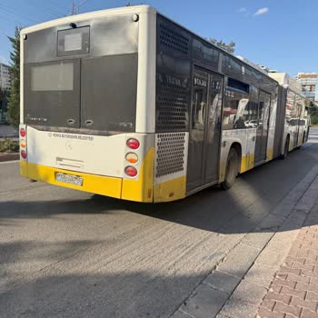 Konya Büyükşehir Belediyesi Otobüs Şoföründen Kaba Davranış Ve Yolcuya Yüksek Sesle Azarlama