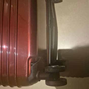 Uçuş Sonrası Bavulumun Tekerleği Parçalandı, Mağduriyetimin Giderilmesini Talep Ediyorum