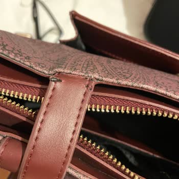 Carus Çantada Dikiş Açılması Ve Müşteri Hizmetlerinden Yanıt Alamama Sorunu