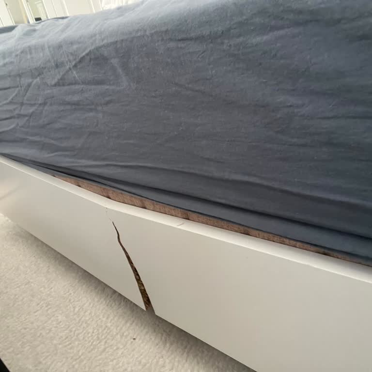 Garanti Kapsamındaki Yatak Normal Kullanımda Kırıldı, Vivense Yardımcı Olmuyor