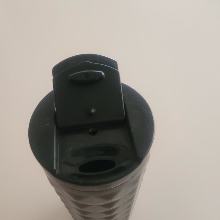 Starbucks Thermos Leaks From Seal and Lid After Short Use