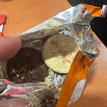 Çoko Turta İçinde Kurt Çıkması Nedeniyle Yaşanan Hijyen Sorunu