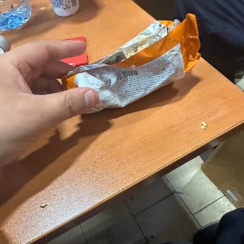 Çoko Turta İçinde Kurt Çıkması Nedeniyle Yaşanan Hijyen Sorunu