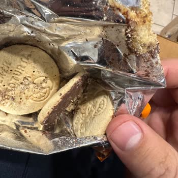 Çoko Turta İçinde Kurt Çıkması Nedeniyle Yaşanan Hijyen Sorunu