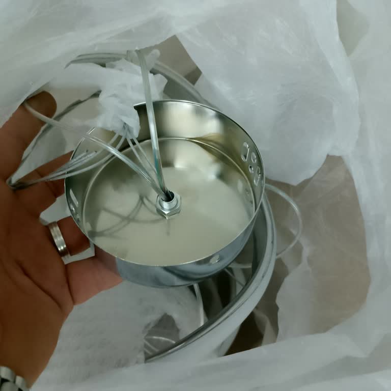 Satın Alınan Avizelerin Askı Aparatları Eksik Ve Sorun Çözülmedi