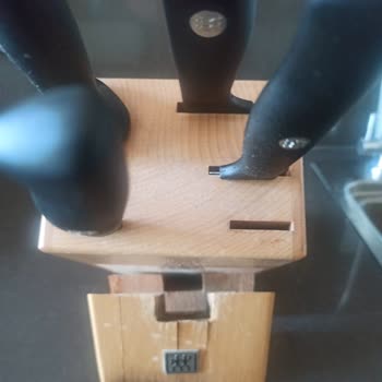 Zwilling Bıçak Seti Standı Kısa Sürede Çürüdü Ve Açıldı