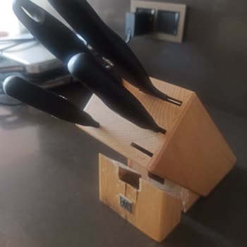 Zwilling Bıçak Seti Standı Kısa Sürede Çürüdü Ve Açıldı