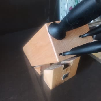 Zwilling Bıçak Seti Standı Kısa Sürede Çürüdü Ve Açıldı