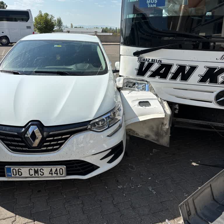 Van Kalesi Firmasına Ait Otobüsün Çarptığı Kiralık Aracımın Masrafları Karşılanmadı