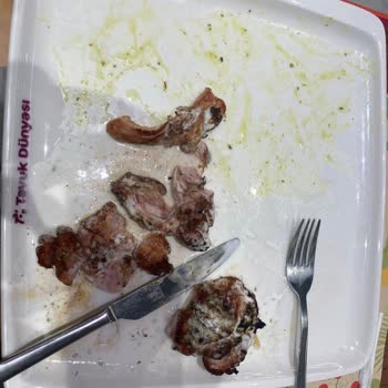 Tavuk Dünyasında İki Kez Çiğ Tavuk Ve İlgisiz Müdürle Yaşanan Sağlık Riski