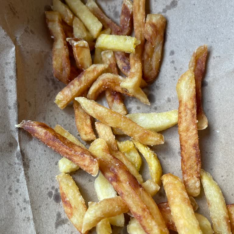 Soğuk Ve Bayat Ürün, Kasada Kredi Kartı İle Ödeme Yapılamıyor