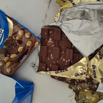 Son Kullanma Tarihi Geçmemiş Çikolatada Bozulma Ve Beyaz Lekelerle Karşılaştım