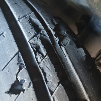 Goodyear Lastiklerde Erken Çatlama Ve Güvenlik Riski: Beklentilerin Çok Altında Kalan Performans