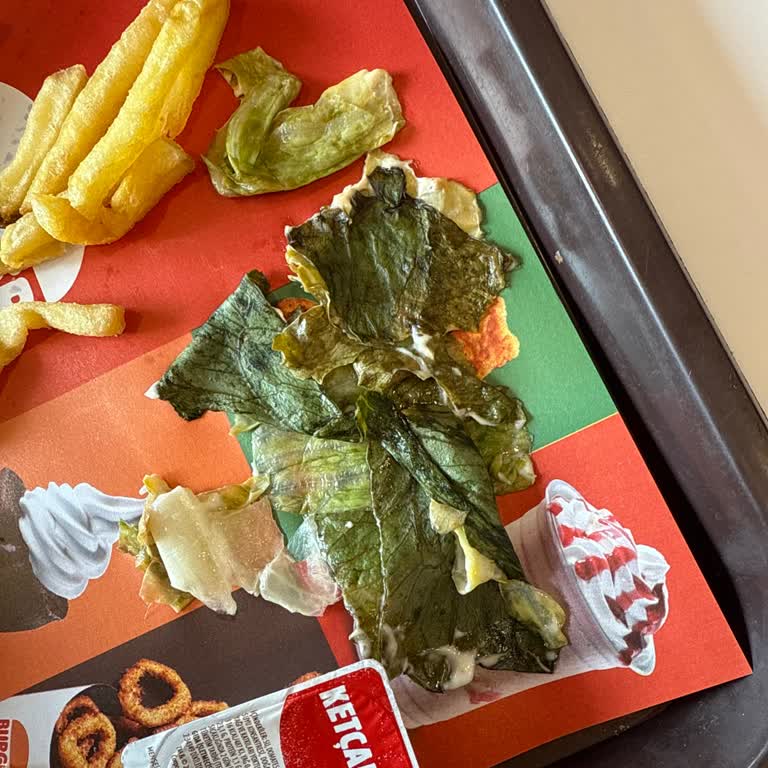 Bayat Marul Ve İlgisiz Personel Nedeniyle Hayal Kırıklığı