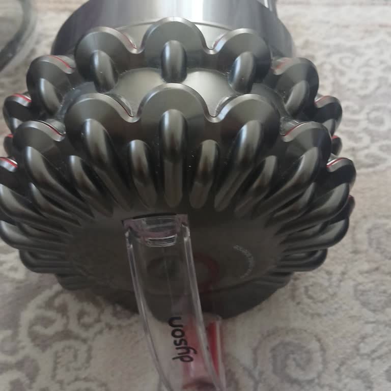 Dyson Ürünümün Silikon Tutma Yeri Yerine Oturmuyor, Yedek Parça Bekliyorum