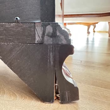 Kervan Mobilya'dan Aldığım Vitrinde Büyüyen Çatlaklar Ve Yetersiz Müşteri Hizmeti