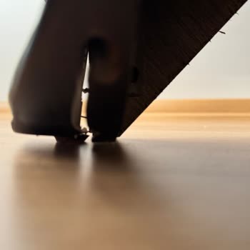 Kervan Mobilya'dan Aldığım Vitrinde Büyüyen Çatlaklar Ve Yetersiz Müşteri Hizmeti