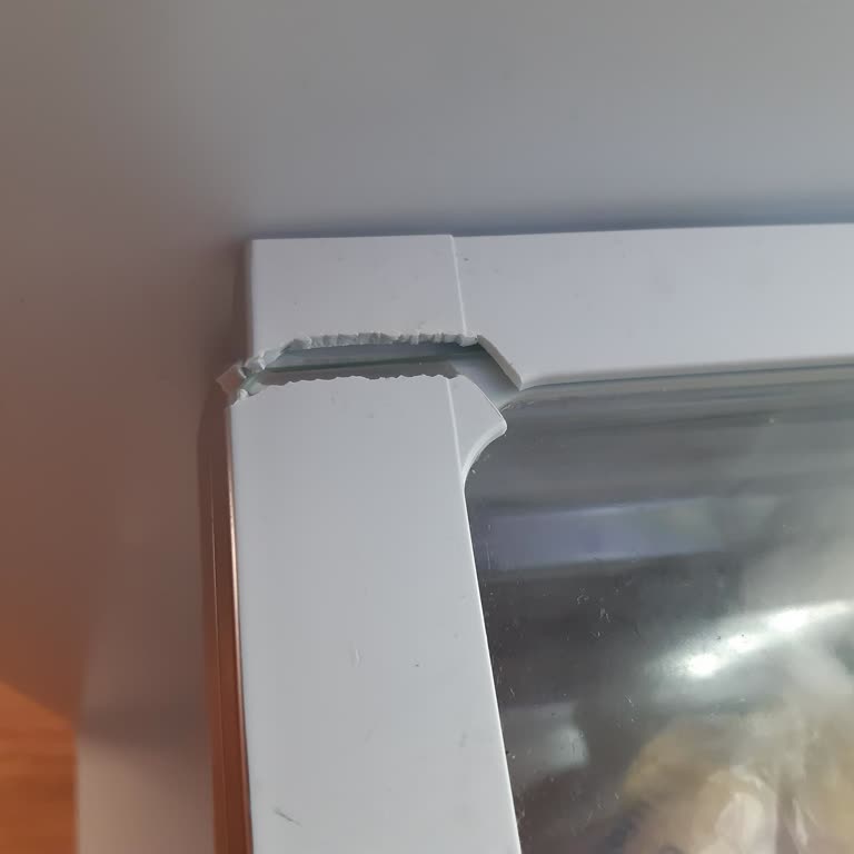 Arçelik Buzdolabının Cam Raf Çerçeveleri Kendi Kendine Ayrılıyor, Müşteri Hizmetleri İlgilenmiyor