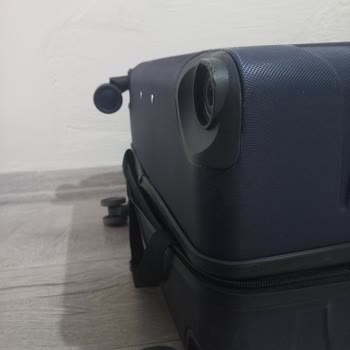 Havaist Seyahati Sonrası Bavulun Tekerlekleri Kırıldı, Çözüm Sunulmadı