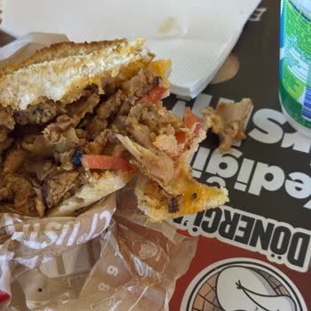 Usta Dönerci'de Beklentinin Altında Ürün Kalitesi Ve Sunumu