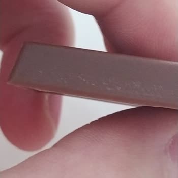 Aldığım Ülker Sütlü Çikolatalarda Küf Ve Renk Değişimi Şoku