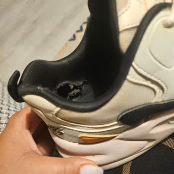 Kısa Sürede Yırtılan Ayakkabıya Garanti Kapsamında Çözüm Sunulmadı