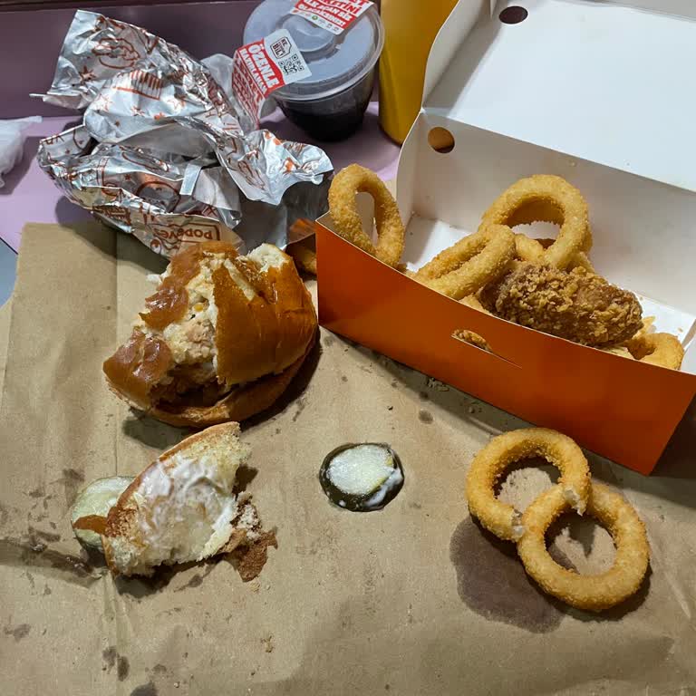 Eksik Ve Bayat Ürünlerle İkinci Kez Hayal Kırıklığı: Popeyes Bandırma Liman AVM'de Mağduriyet