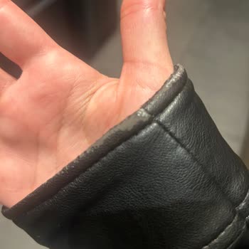 Zara Deri Ceketlerde Tekrarlayan Soyulma Ve Zorlu Değişim Süreci