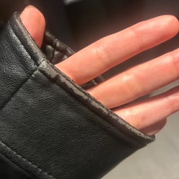 Zara Deri Ceketlerde Tekrarlayan Soyulma Ve Zorlu Değişim Süreci