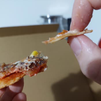 Domino’s’tan Klasik Hamur Yerine İncecik Pizza Hayal Kırıklığı