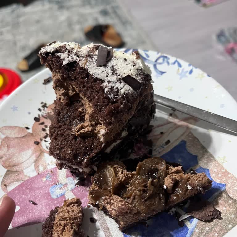 Doğum Günü Pastasında Bayat Ve Ekşi Malzeme Mağduriyeti Yaşadım