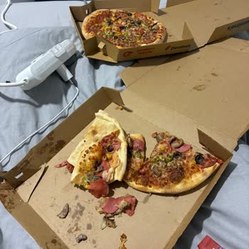 Açık Kutuda Ve Isırılmış Pizza Teslimatı Nedeniyle Hijyen Endişesi