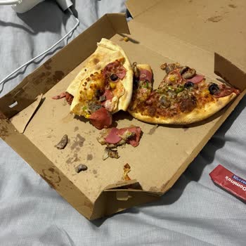 Açık Kutuda Ve Isırılmış Pizza Teslimatı Nedeniyle Hijyen Endişesi