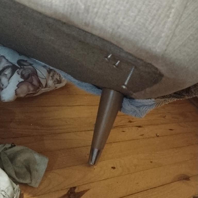 Aldığım Koltuk Takımının Ayakları Koptu, Mağdurum!