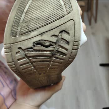 Kısa Sürede Parçalanan Ayakkabıya FLO'dan Çözüm Bulunamıyor