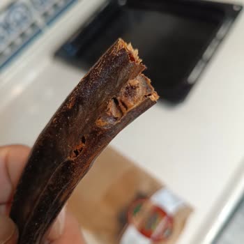 Kapalı Ambalajda Kurtlanmış Keçiboynuzu Satışı Ve Dikkatsizlik