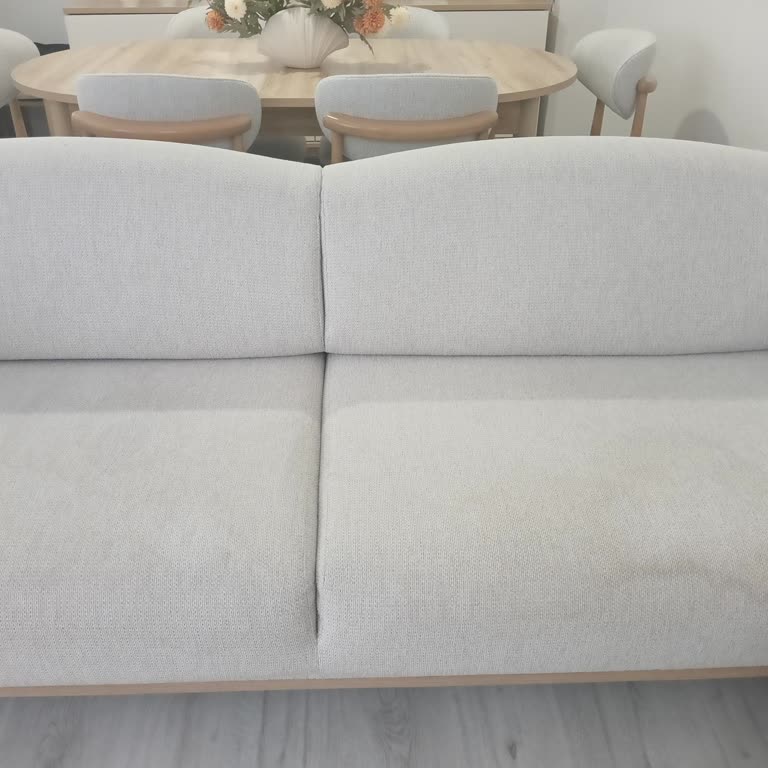 Leke Tutmaz Denilen Koltuklar Kolayca Kirleniyor Ve Temizlenmiyor