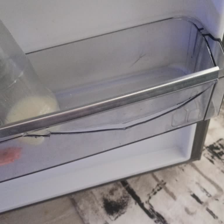 Buzdolabı Kapak Rafı Kırıldı, Yedek Parça Fiyatları Çok Yüksek