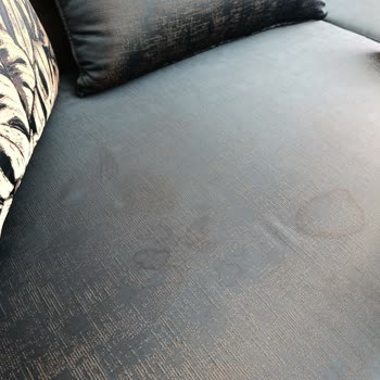 Koltuk Takımındaki Geçmeyen Lekeler İçin Garanti Kapsamında Çözüm Sunulmuyor